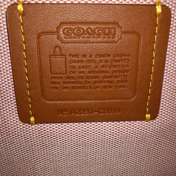 COACH CASHIN CARRY 22 LIGHT BLUSH MULTI LEATHER W/TROMPE L'OEIL PRINT - Picture 9 of 11